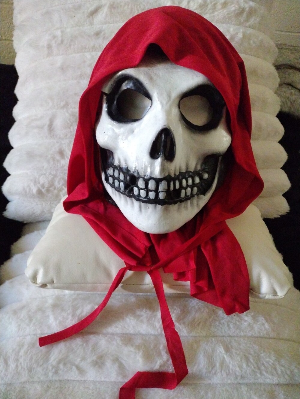 Like New Men's Rare Heavy Misfits Full Head Rubber Mask WithRed Scarf Tie Hoodie